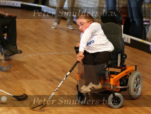 Alphen (Noord- Brabant) 16 September 2007 
Groot Rolhockeytoernooi voor gehandicapten georganiseerd door Target Angels uit Goirle.
International speler en met Nederland wereldkampioen, 
Dennis v d Boomen