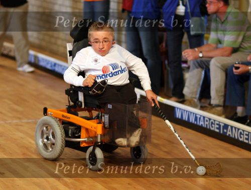 Alphen (Noord- Brabant) 16 September 2007 
Groot Rolhockeytoernooi voor gehandicapten georganiseerd door Target Angels uit Goirle.
International speler en met Nederland wereldkampioen, 
Dennis v d Boomen