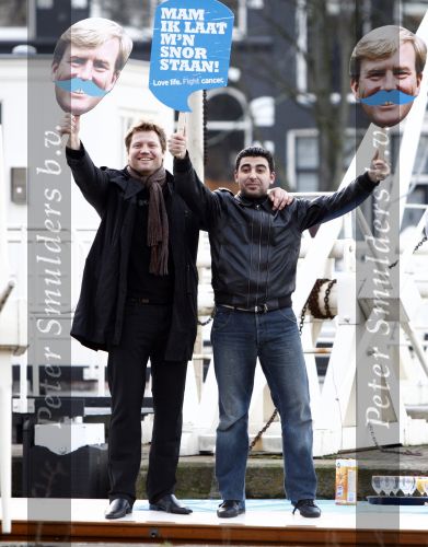 Amsterdam 1 februari 2008
Dennis v d Geest probeert aandacht te krijgen voor \