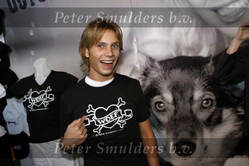 Amsterdam 30 januari 2006
Presentatie nieuwe t shirts dutchy puppy met Bridget Maasland.
Jamie di-rect