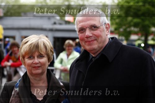 Utrecht 28 april 2009
Pieter v Vollenhoven viert zijn 70e verjaardag in het Beatrix theater in Utrecht. Dick Bakker met zijn vrouw
Peter Smulders bv