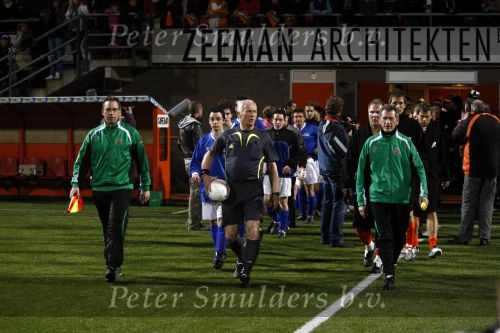 Volendam 24 maart 2009
Artiesten volendam waaronder Jan Smit en Simon Keizer voetballen in het stadion van Volendam tegen oa Mental Theo nabuurs Grad Damen en Rashid. Dick Jol is de scheidsrechter. Uiteindelijk wint brabant met 2-4
Peter Smulders bv