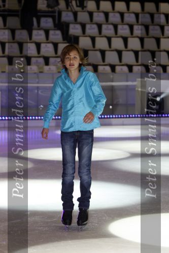 Hilversum 12 december 2007
Andre Hazes jr Didier Froger Christiaan Bauer Ghilaine Starreveld Nicky Vergeer en Sherilyn doen mee aan kinderen dansen op het ijs.