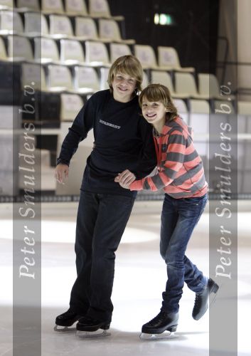 Hilversum 12 december 2007
Andre Hazes jr Didier Froger Christiaan Bauer Ghilaine Starreveld Nicky Vergeer en Sherilyn doen mee aan kinderen dansen op het ijs.