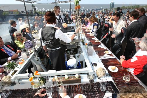 Amsterdam, 6 Mei 2008 Dinner in the Sky
Eten met BN-ers op 40 meter hoogte bij het IJ
Foto Peter Smulders BV