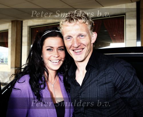 Noordwijk 3 juni 2008
Het Nederlands elftal vertrekt vanaf hotel huis ter Duin naar Schiphol voor het EK voetbal in Zwitserland en Oostenrijk. 
Dirk Kuyt met zijn vrouw