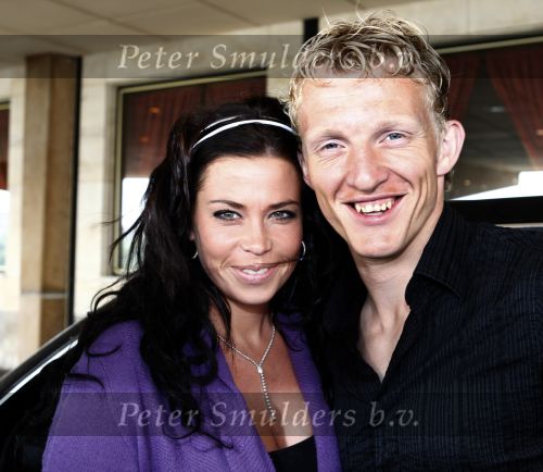 Noordwijk 3 juni 2008
Het Nederlands elftal vertrekt vanaf hotel huis ter Duin naar Schiphol voor het EK voetbal in Zwitserland en Oostenrijk. 
Dirk Kuyt met zijn vrouw