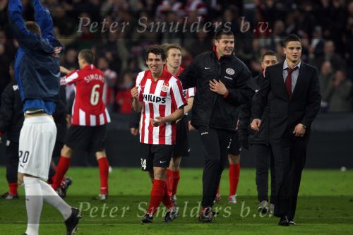 Eindhoven, 12 Maart 2008
UEFA 1/8 finale PSV-Tottenham Hotspur FC, eindstand 0-1
PSV wint na verlenging en straschoppen met 6-5 en gaat door naar de 1/4 Finale
Dirk Marcellis met Danny Koevermans en Ibrahim Afellay ial in het pak
