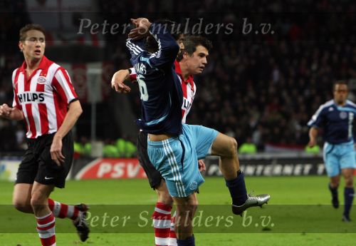 Eindhoven, 19 Maart 2008 Kompetitiewedstrijd PSV-AJAX, eindstand 0-0 
Seizoen 2007/2008
Dirk Marcellis wordt op de huid gezeten door Suarez