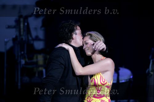 Rotterdam 10 juni 2004
Marco Borsato in de kuip. Do zangeres met Marco
Dominique v Hulst