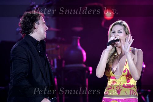 Rotterdam 10 juni 2004
Marco Borsato in de kuip. Do zangeres met Marco
Dominique v Hulst