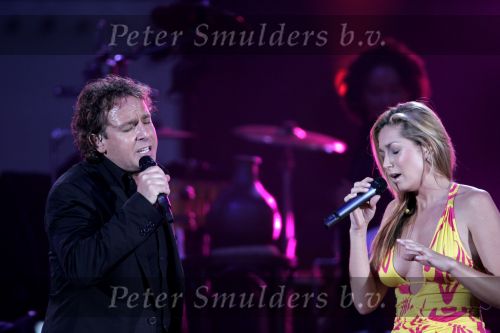 Rotterdam 10 juni 2004
Marco Borsato in de kuip. Do zangeres met Marco
Dominique v Hulst