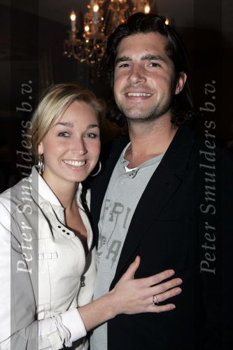 Amsterdam 16 november 2005
Presentatie cosmopolitan in Mansion.
Do zangeres met haar vriend Mark
Peter Smulders bv