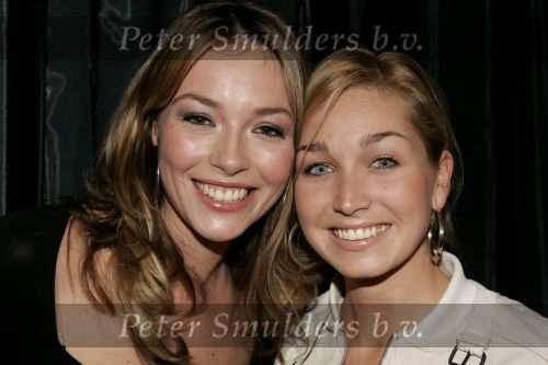 Amsterdam 16 november 2005
Presentatie cosmopolitan in Mansion.
Renate Verbaan met Do zangeres
Peter Smulders bv