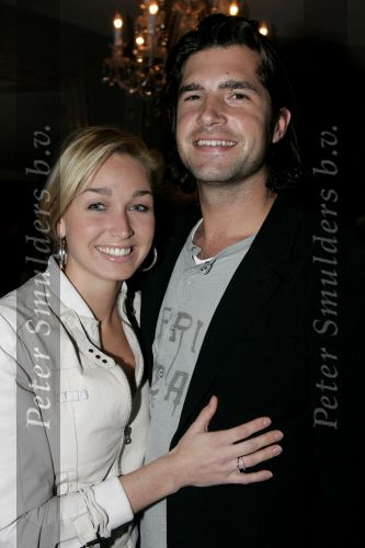 Amsterdam 16 november 2005
Presentatie cosmopolitan in Mansion.
Do zangeres met haar vriend Mark
Peter Smulders bv