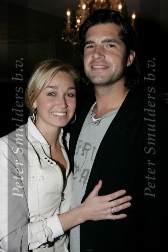 Amsterdam 16 november 2005
Presentatie cosmopolitan in Mansion.
Do zangeres met haar vriend Mark
Peter Smulders bv