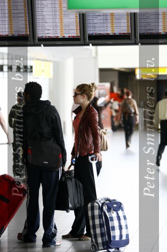 Amsterdam Schiphol 1 mei 2009
Doutzen Kroes heeft samen met haar vriend Greg Andrews Koninginnedag 2009 gevierd in Amsterdam. Zij vloog de volgende dag naar het Filmfestival in 
Cannes (Fr.)