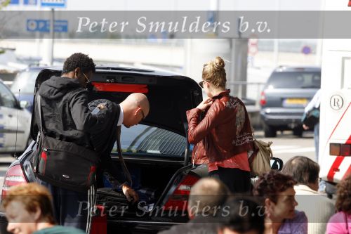 Amsterdam Schiphol 1 mei 2009
Doutzen Kroes heeft samen met haar vriend Greg Andrews Koninginnedag 2009 gevierd in Amsterdam. Zij vloog de volgende dag naar het Filmfestival in 
Cannes (Fr.)