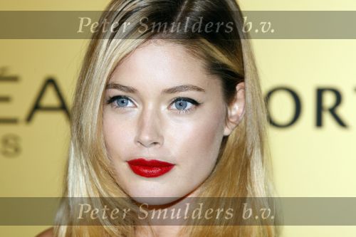 Amsterdam 15 november 2007
Doutzen Kroes wint award voor beste vrouwelijke model georganiseerd door Marie Claire. Haar ouders en zus waren erbij.
