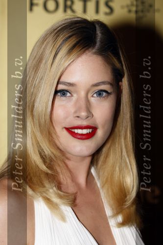 Amsterdam 15 november 2007
Doutzen Kroes wint award voor beste vrouwelijke model georganiseerd door Marie Claire. Haar ouders en zus waren erbij.