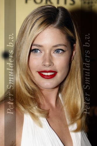 Amsterdam 15 november 2007
Doutzen Kroes wint award voor beste vrouwelijke model georganiseerd door Marie Claire. Haar ouders en zus waren erbij.