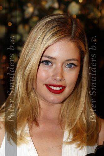 Amsterdam 15 november 2007
Doutzen Kroes wint award voor beste vrouwelijke model georganiseerd door Marie Claire. Haar ouders en zus waren erbij.
