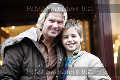 Amsterdam 13 november 2007
Dries Roelvink met zijn zoontje op de pc hooftstraat.