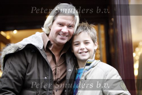 Amsterdam 13 november 2007
Dries Roelvink met zijn zoontje op de pc hooftstraat.