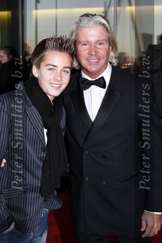 Rotterdam 16 december 2007
premiere Evita in het nieuwe Luxor theater. Dries Roelvink met zoon Davy