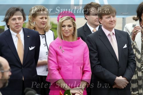 Makkum en Franeker30 april 2008
Koninginnedag 2008 met Koningin Beatrix Prins Willem Alexander Friso Constantijn Maurits Floris Pieter Christiaan Pieter v Vollenhoven en de prinsessen Maxima Laurentien Mabel Aimee Anita Margriet en Marilene. Ed Nijpels met zijn vrouw
Peter Smulders bv