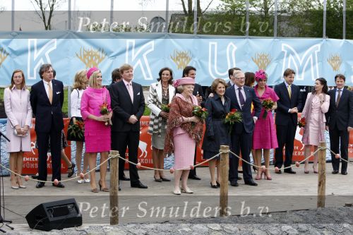Makkum en Franeker30 april 2008
Koninginnedag 2008 met Koningin Beatrix Prins Willem Alexander Friso Constantijn Maurits Floris Pieter Christiaan Pieter v Vollenhoven en de prinsessen Maxima Laurentien Mabel Aimee Anita Margriet en Marilene. Ed Nijpels met zijn vrouw
Peter Smulders bv