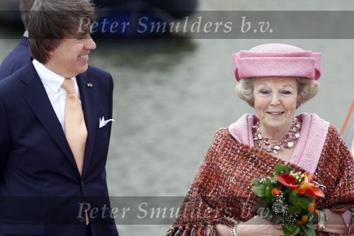 Makkum en Franeker30 april 2008
Koninginnedag 2008 met Koningin Beatrix Prins Willem Alexander Friso Constantijn Maurits Floris Pieter Christiaan Pieter v Vollenhoven en de prinsessen Maxima Laurentien Mabel Aimee Anita Margriet en Marilene. Ed Nijpels
Peter Smulders bv