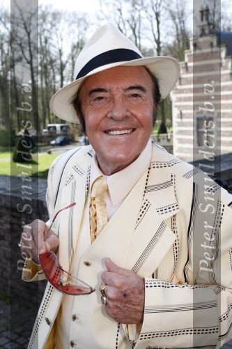 Heeswijk 10 april 2009
Eddy Wally bij het het huwelijk van John de Bever en Kees Stevens.
Peter Smulders bv