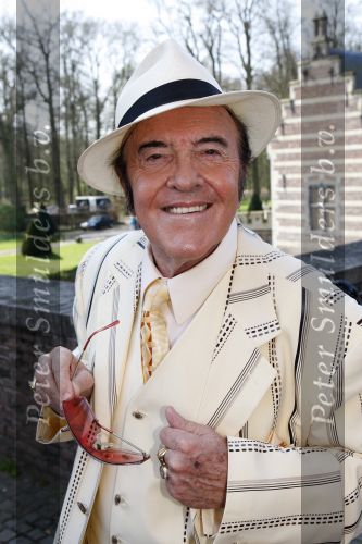 Heeswijk 10 april 2009
Eddy Wally bij het het huwelijk van John de Bever en Kees Stevens.
Peter Smulders bv