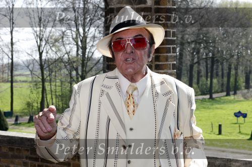 Heeswijk 10 april 2009
Eddy Wally bij het het huwelijk van John de Bever en Kees Stevens.
Peter Smulders bv