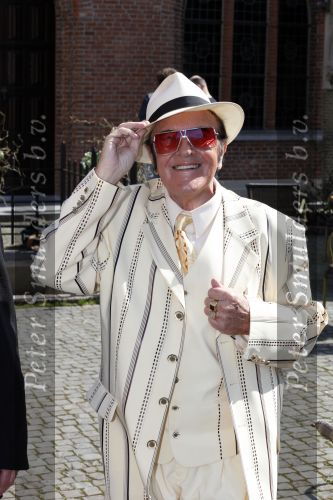 Heeswijk 10 april 2009
Eddy Wally bij het het huwelijk van John de Bever en Kees Stevens.
Peter Smulders bv