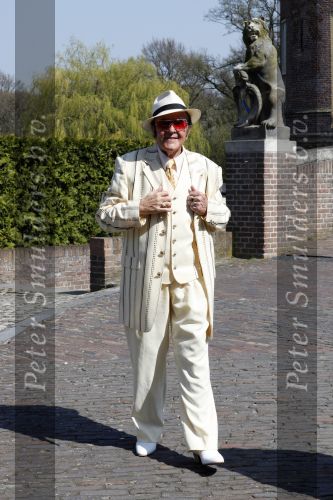 Heeswijk 10 april 2009
Eddy Wally bij het het huwelijk van John de Bever en Kees Stevens.
Peter Smulders bv