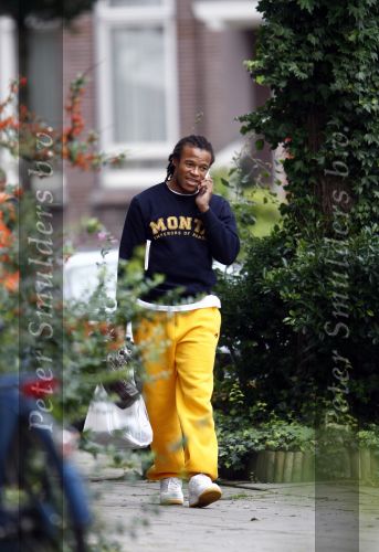 Amsterdam 13 augustus 2008
Edgar Davids haalt sushi in amsterdam zuid.