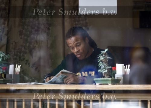 Amsterdam 13 augustus 2008
Edgar Davids haalt sushi in amsterdam zuid.