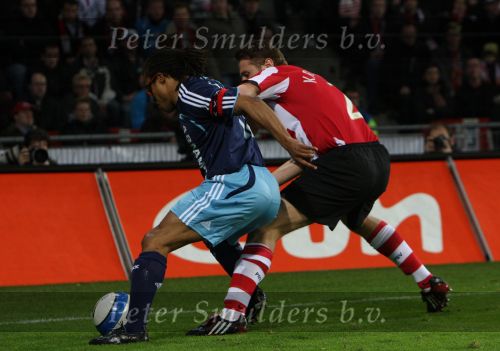 Eindhoven, 19 Maart 2008 Kompetitiewedstrijd PSV-AJAX, eindstand 0-0 
Seizoen 2007/2008
Edgar Davids in duel met Jan Kromkamp