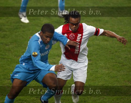 Amsterdam, 30 Januari 2008 Kompetitiewedstrijd AJAX-PSV, eindstand 0-2
Seizoen 2007/2008
Edgar Davids in duel met Jefferson Farfan