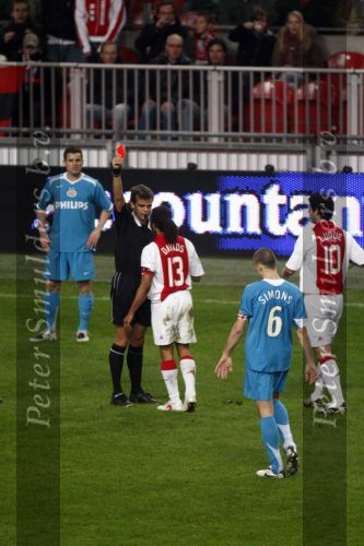 Amsterdam, 30 Januari 2008 Kompetitiewedstrijd AJAX-PSV, eindstand 0-2
Seizoen 2007/2008
Trieste afgang voor Edgar Davids die enkele minuten voor tijd door een harde charge ROOD kreeg van scheidsrechter Jan Wegereef