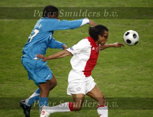 Amsterdam, 30 Januari 2008 Kompetitiewedstrijd AJAX-PSV, eindstand 0-2
Seizoen 2007/2008
Edgar Davids in duel met Jefferson Farfan