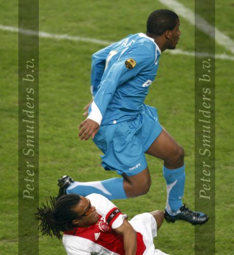 Amsterdam, 30 Januari 2008 Kompetitiewedstrijd AJAX-PSV, eindstand 0-2
Seizoen 2007/2008
Edgar Davids in duel met Jefferson Farfan