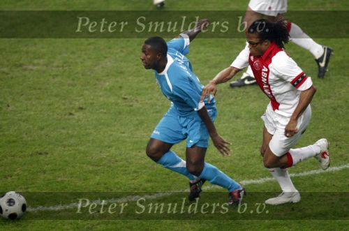 Amsterdam, 30 Januari 2008 Kompetitiewedstrijd AJAX-PSV, eindstand 0-2
Seizoen 2007/2008
Edgar Davids in duel met Edsion Mendez