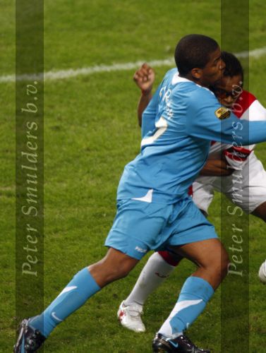 Amsterdam, 30 Januari 2008 Kompetitiewedstrijd AJAX-PSV, eindstand 0-2
Seizoen 2007/2008
Edgar Davids in duel met Jefferson Farfan