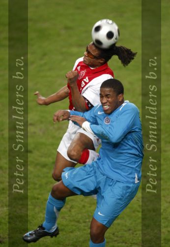 Amsterdam, 30 Januari 2008 Kompetitiewedstrijd AJAX-PSV, eindstand 0-2
Seizoen 2007/2008
Edgar Davids in duel met Jefferson Farfan