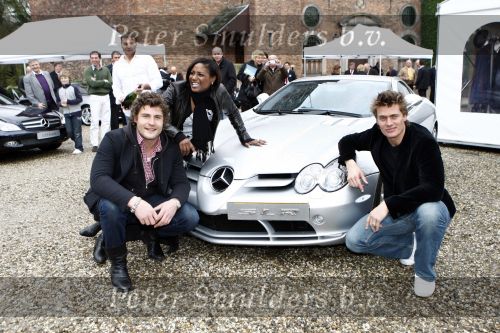 Breukelen 5 april 2008
Mercedes dealer stern presenteert nieuwe modellen bij ksteel Neijenrode. Koertjan de Bruijn Winston Post Edsilia Rombley en Arnoud Zuijdendorp bij mercedes mc Claren slr