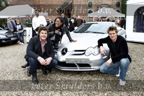 Breukelen 5 april 2008
Mercedes dealer stern presenteert nieuwe modellen bij ksteel Neijenrode. Koertjan de Bruijn Winston Post Edsilia Rombley en Arnoud Zuijdendorp bij mercedes mc Claren slr