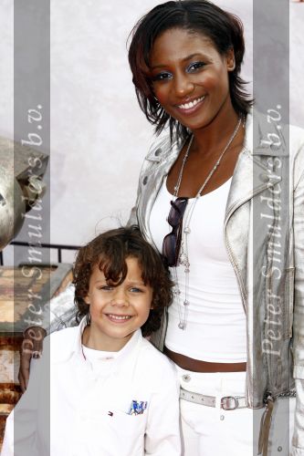 Wassenaar 9 juni 2008
Premiere Sittah in pretpark Duinrell. Edsilia Rombley met familie